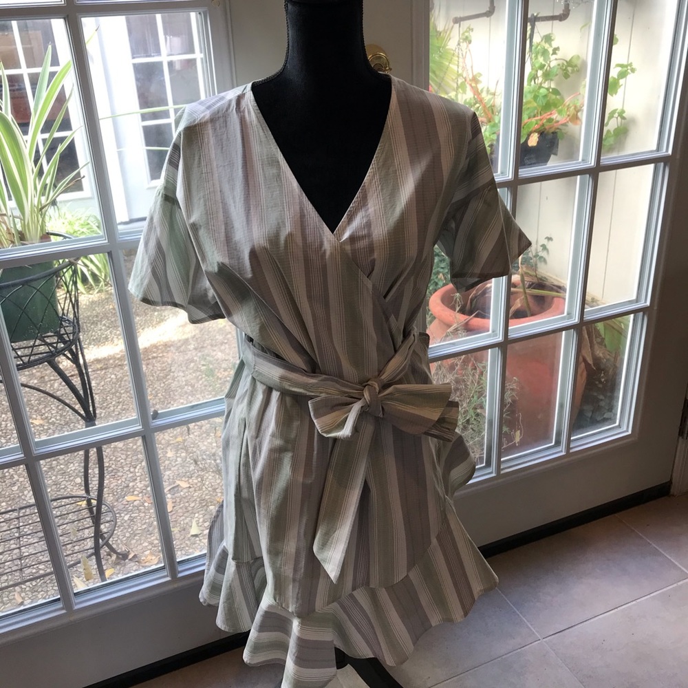 Romeo & Juliet Couture wrap dress size large